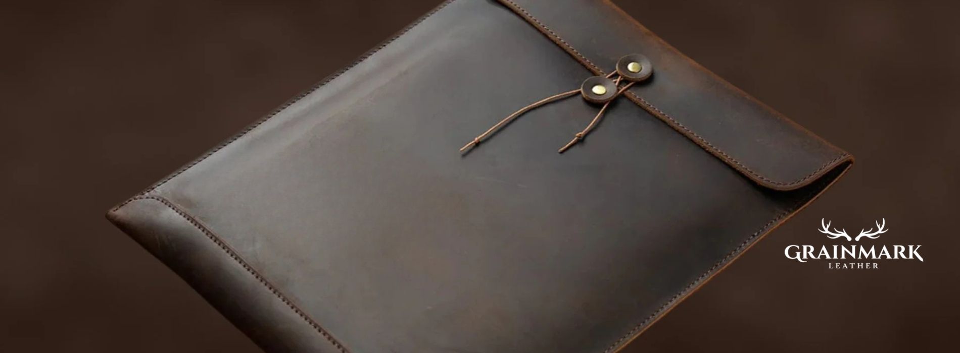 Classic A4 leather portfolio case for modern professionals, featuring a vintage dark brown leather organizer design.