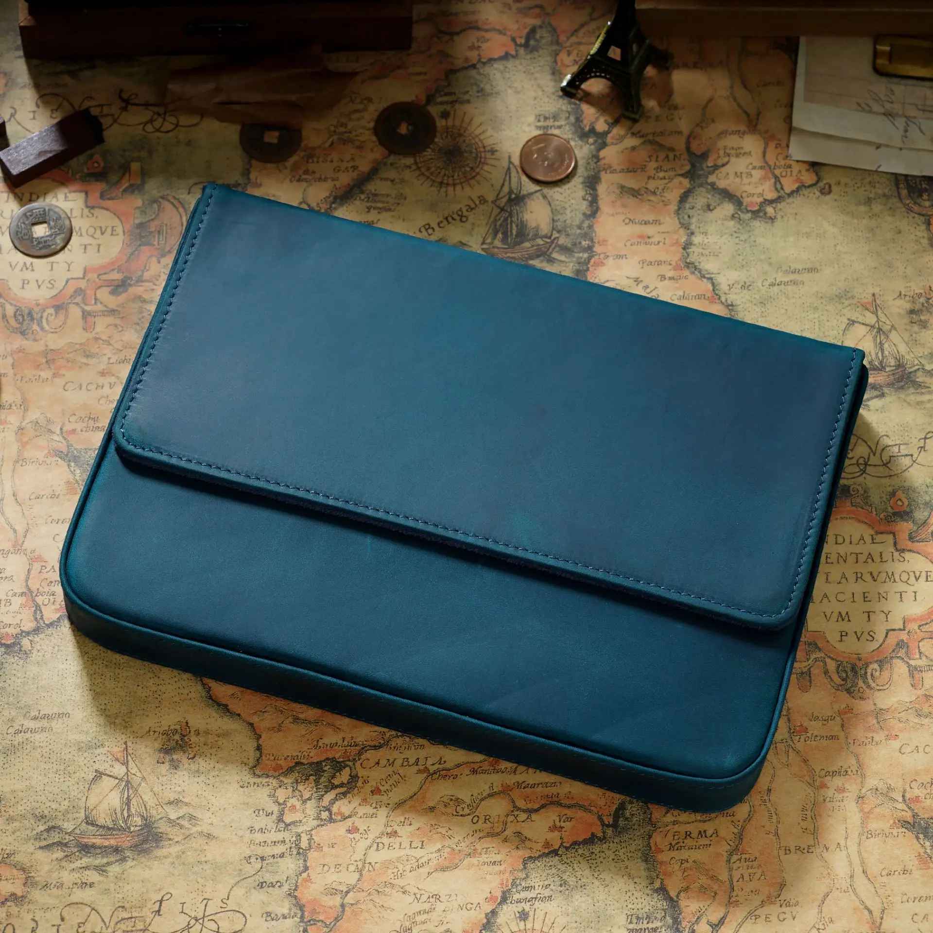 Leather 12-Slot Pen Case