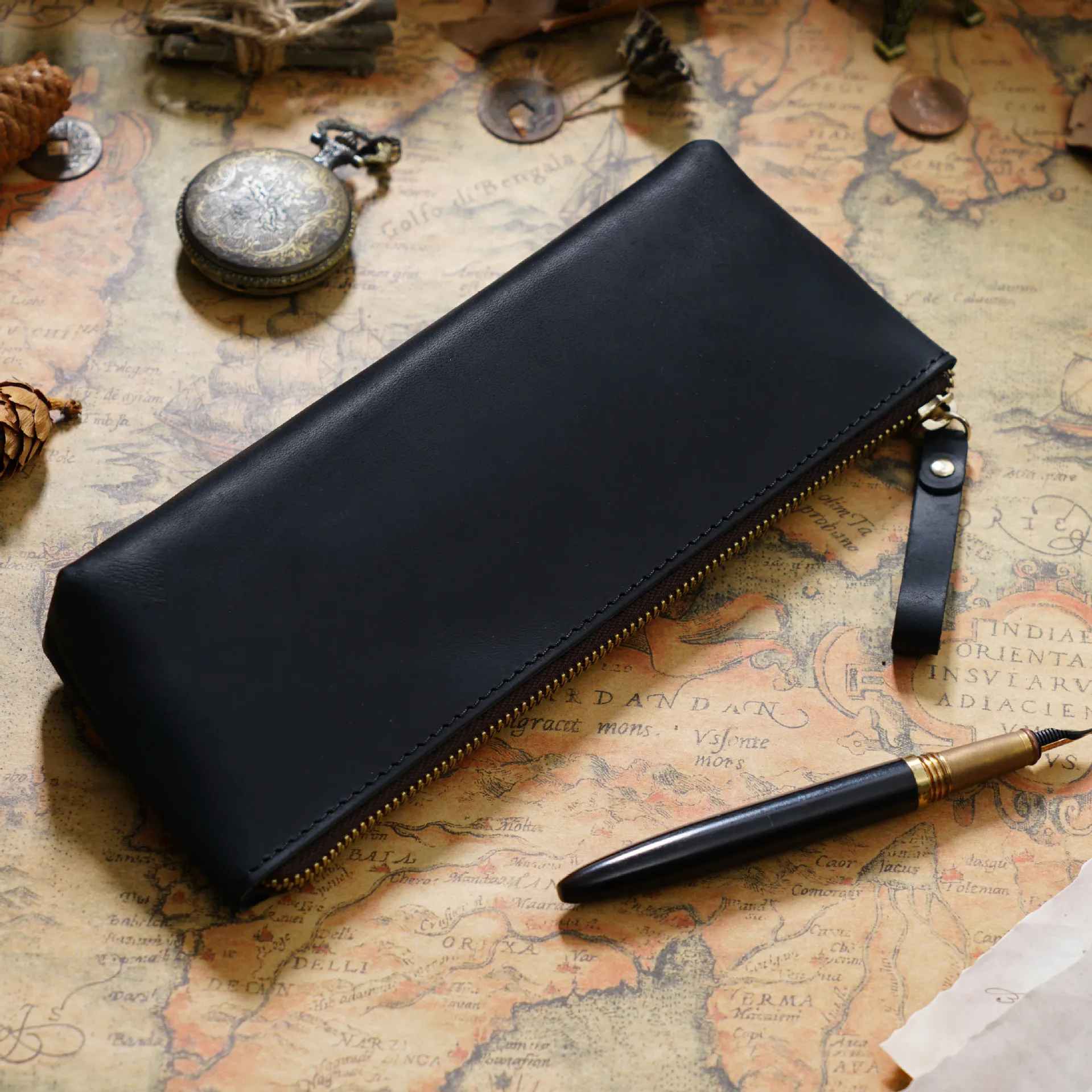 THE GLACIER – FULL GRAIN LEATHER ZIPPER PEN CASE