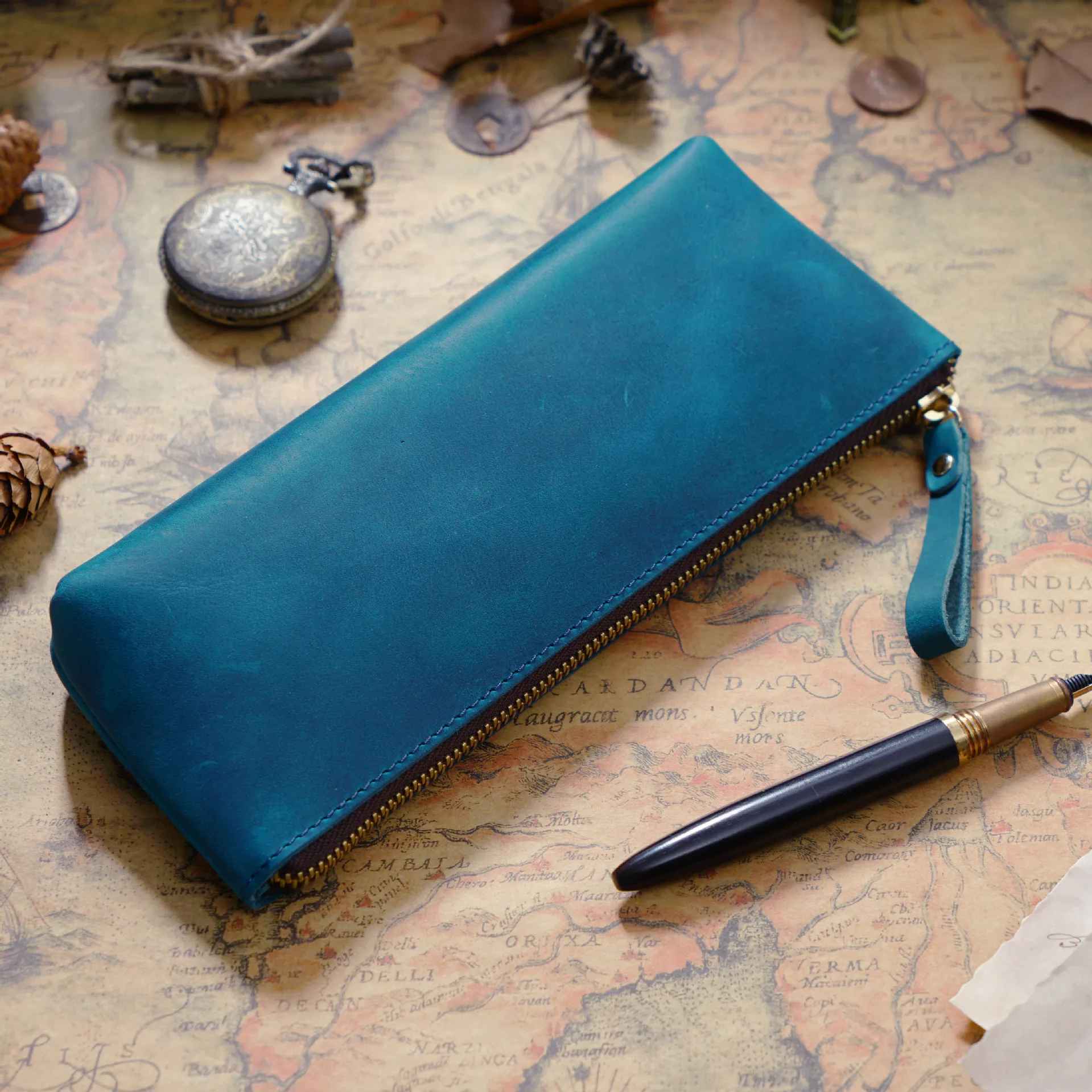 THE GLACIER – FULL GRAIN LEATHER ZIPPER PEN CASE