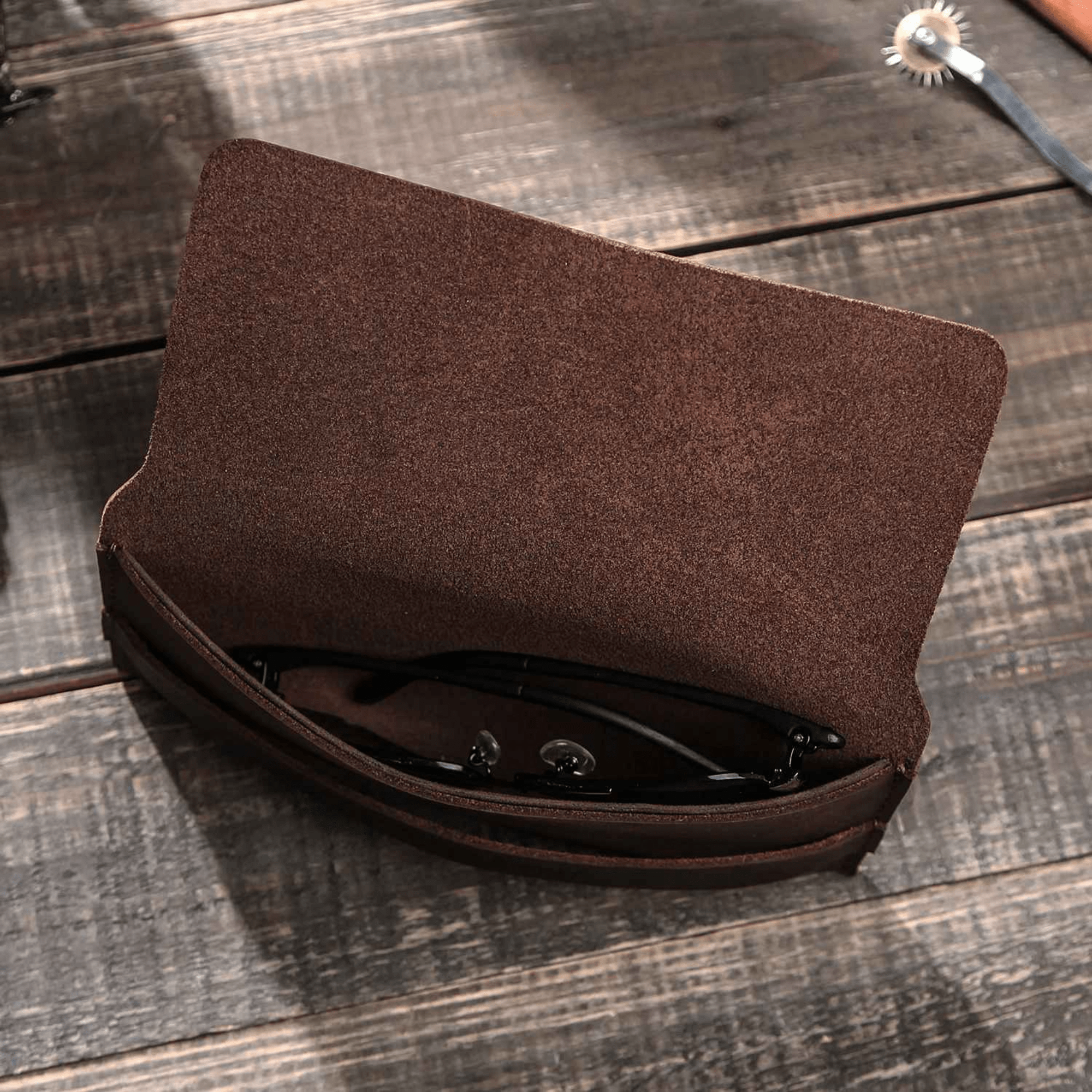 THE CAMPFIRE – SINGLE PAIR COWHIDE LEATHER GLASSES CASE